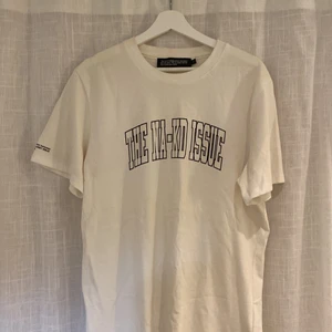 Cool t shirt - Oversize t shirt från nakd x theclassyissue, säljer då den inte är min stil längre. 