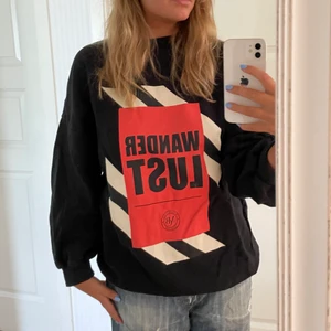 Collage tröja - En oversize collage tröja från Malene Birger. Varit ett av mina favorit plagg i garderoben men är dax att den får en ny ägare🌺🤗