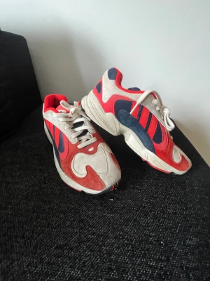 Adidas Young red 1 - Storlek 42 Nypris 1800kr Använt några gånger Mitt pris 300kr