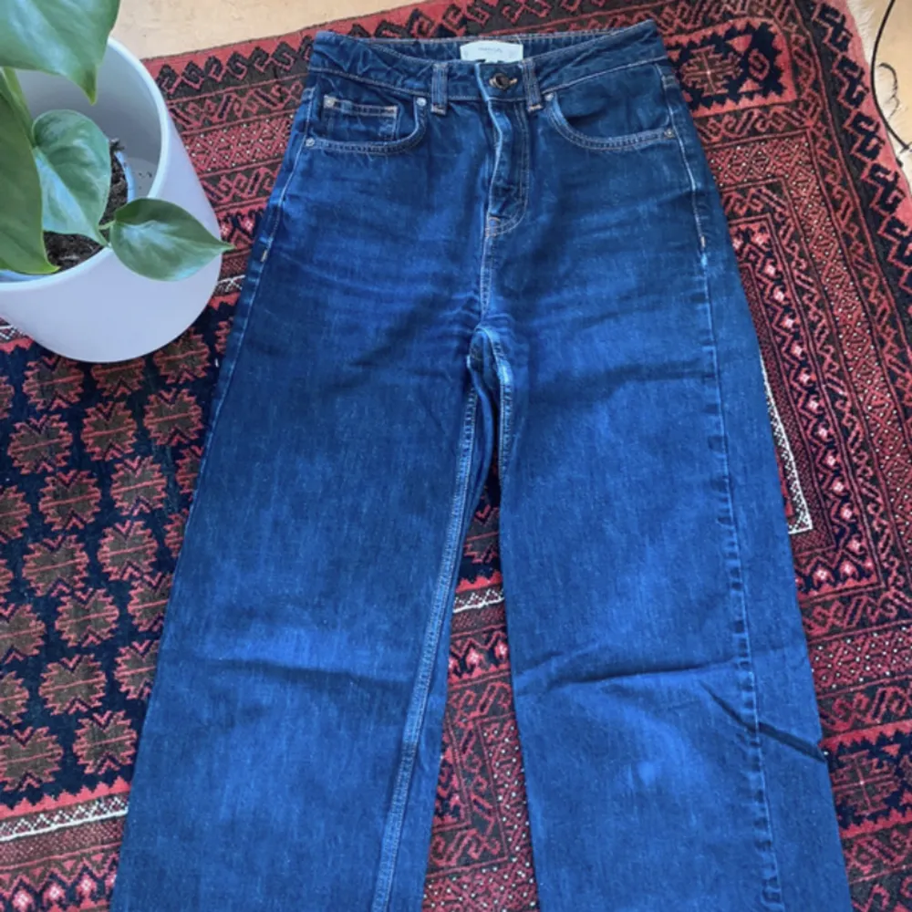 High waist wide leg blå jeans från mango som tyvärr har blivit för små för mig. . Jeans & Byxor.