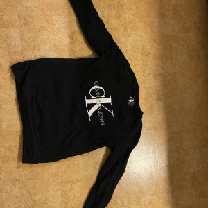 Calvin Klein sweatshirt - Calvin Klein sweatshirt  Mycket fint skick, storlek S