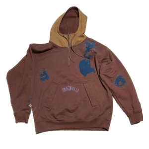 Converse x Bandulu  - Cool hoodie från Converse x Bandulu. Riktigt bekväm o tjockt material. Skick 10/10