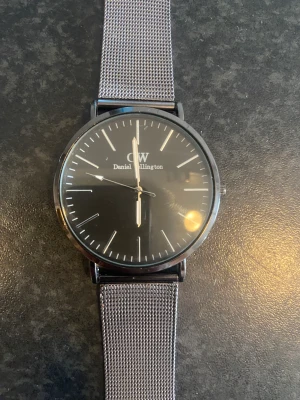 Daniel Wellington klocka  - Klocka i bra skick, behöver byta batteri