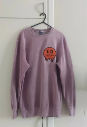 Sweatshirt  - Sweatshirt som ny och använt fåtal gånger. Storlek XS