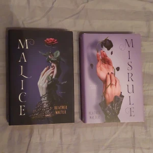 Malice & Misrule - Malice duologin av Heather Walter i inbundet format. Endast lästa en gång. Den första köptes begagnad och har en liten skada på pärmen men är annars i fint skick. Säljer båda för 250 kr, en för 150. Språk: engelska Köparen står för frakten.