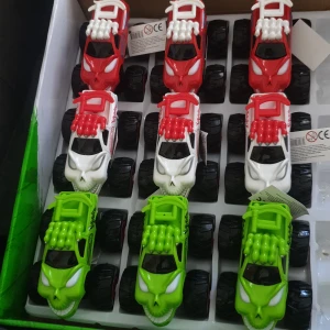 Monster Bilar - Monster bilar 4X4 Offroad,360^Rotation och Spin weels Priset per st 100kr köper man fle priset kan diskuteras 