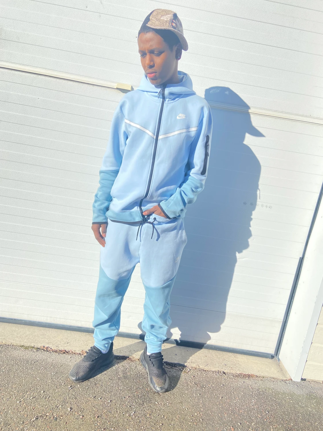 Hej jag vill sälja min Nike tech de är för stora för mig  - 90