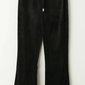 Mjukis byxor - Säljer mina super sköna mjukisbyxor från Gina då dom inte passar mig längre. Storlek S. Säljer pga att dom är för korta för mig i benen (är 168 cm).