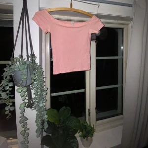 rosa offshoulder topp - Fint skick, storlek xs