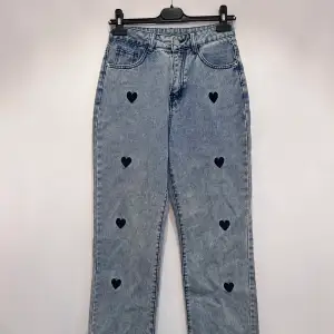 Boyfriend jeans med hjärtan