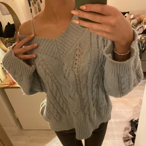 Stickad tröja - Super mysig stickad tröja i mintgrön. Aldrig använd mer än hemma. Super fint skick. 