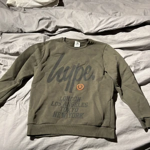 Hype tröja - En fin justhype tröja i storlek L har använt den typ 2 gånger. Betalning via swish går om köparen vill