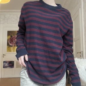 ”Grungy” tröja - Snygg tröja som inte kommer till användning. Köpt på sellpy men ursprungligen från Jack and Jones!