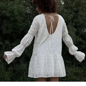 Klänning NA-KD  - Använd fåtal gånger så väldigt bra skick💕