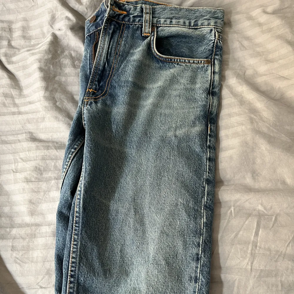 Nudie jeans av modellen Gritty Jackson. Storlek 30/32. Skick 9/10 dem är knappt använda. . Jeans & Byxor.