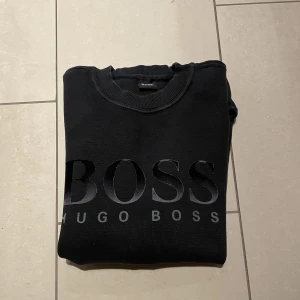 Hugo Boss tröja  - Hugo Boss tröja  Storlek S Skick 8/10 Pris 250kr