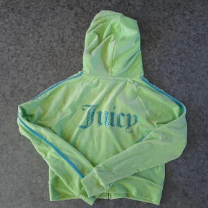 Juice couture hoodie stl M - Helt ny och oanvänd Juice couture hoodie stl M.