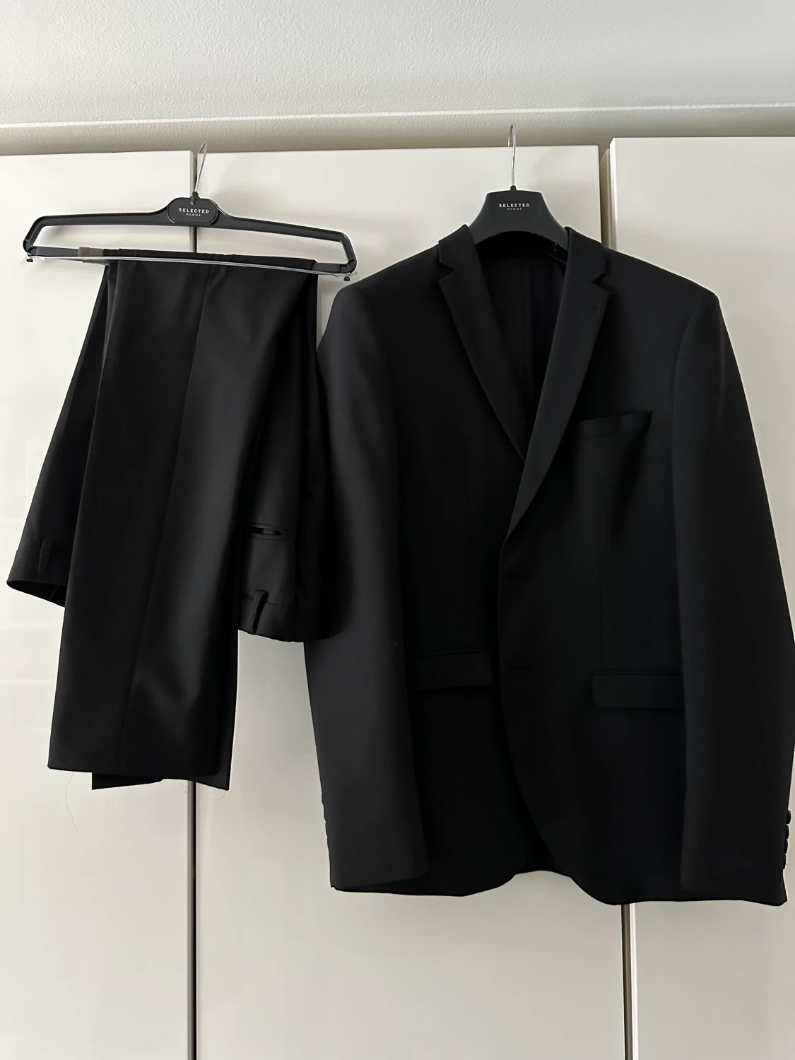 Svart kostym stl. 46