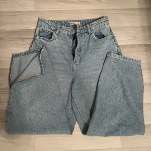 Gina Tricot Perfect Jeans - Wide legged hög midjade jeans från Gina Tricot! Storlek 34 och i gott skick! 