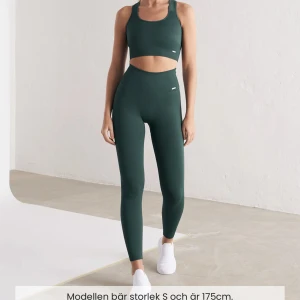 Aimn tights  - Säljer mina helt nya AIM’N tights då jag råkade köpa dessa i fel storlek men inte hunnit returnera! Färgen är sååå fin och materialet så mjukt! Skriv för mer bilder!💚💚 Köpta för 599kr, säljer för 299kr