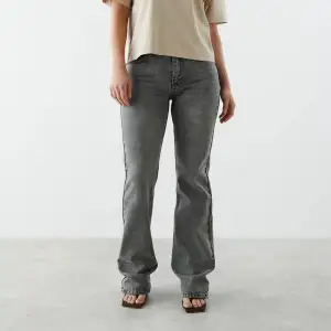 Jättefina jeans ifrån Gina tricot, sparsamt använda🫶🏻 nypris: 499