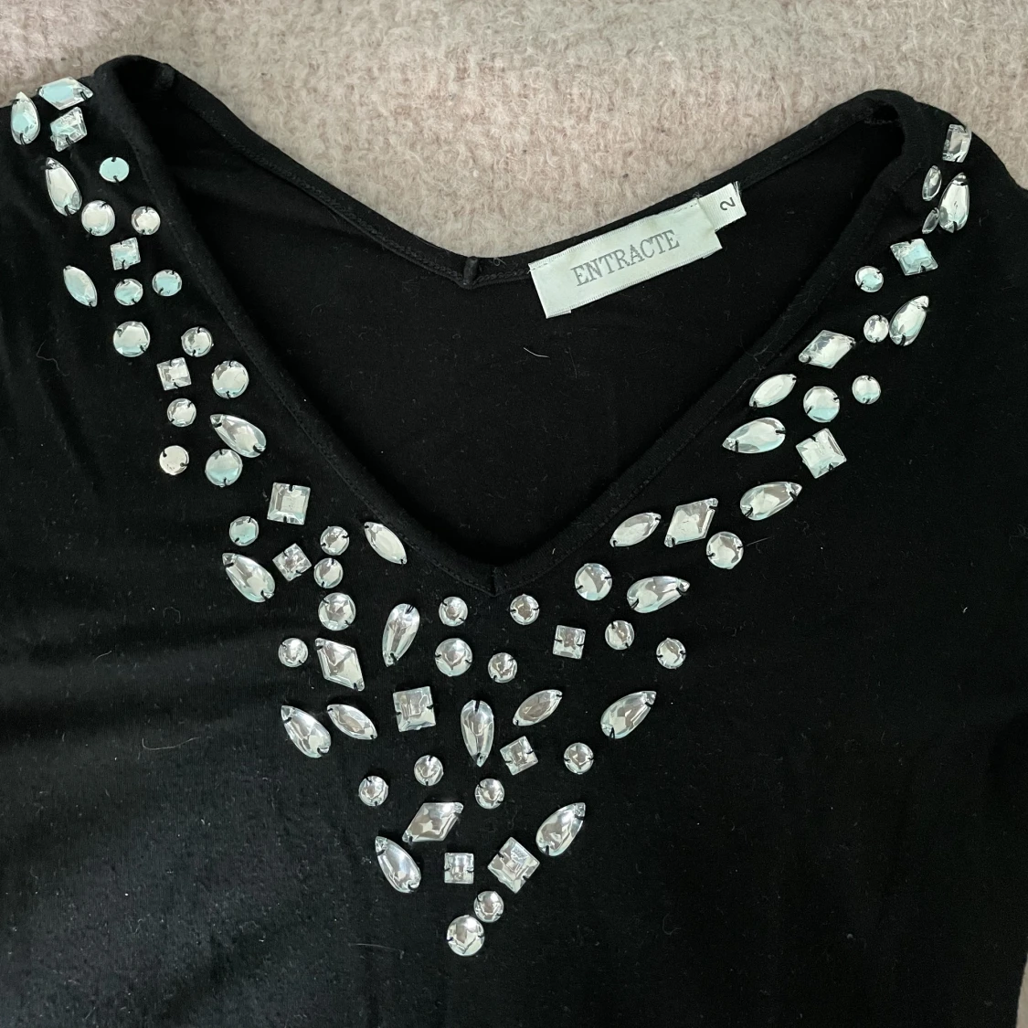 Svart topp med kristaller - 90
