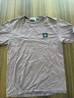 Klassisk Stone island T-shirt, änvänt hyfsat mycket. Nypris ca 1300 kr!😀
