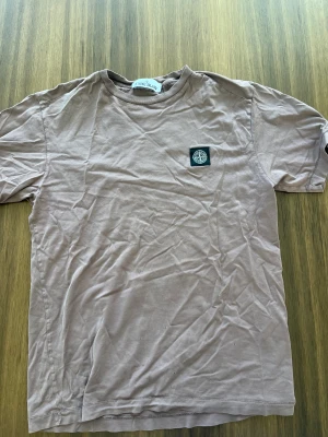 Stone island T-shirt - Klassisk Stone island T-shirt, änvänt hyfsat mycket. Nypris ca 1300 kr!😀