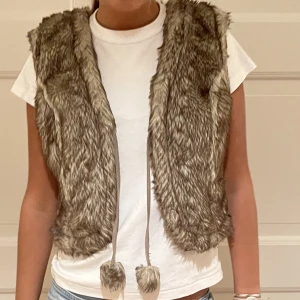 Pälsväst -  så snygg pälsväst köpt i Köpenhamn stolek sitter som en S💘