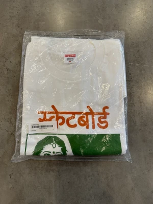 Supreme Bombay Tee *NY* - Tröja, stl. M, Herr Supreme Bombay Tshirt Helt Ny Vit Storlek M kan fraktas! 299 kr