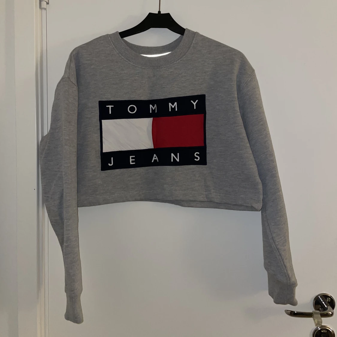 Croppad hilfiger tjocktröja