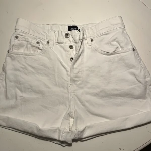 Shorts  - Vita shorts använda 1 gång