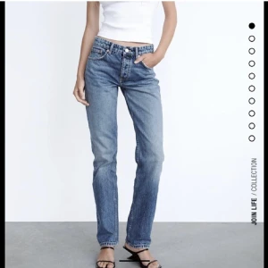 Lowwaist jeans  - Populära lowwaist jeans från zara! Jättefin färg och tvätt 💙skriv vid frågor pris kan alltid diskuteras! 