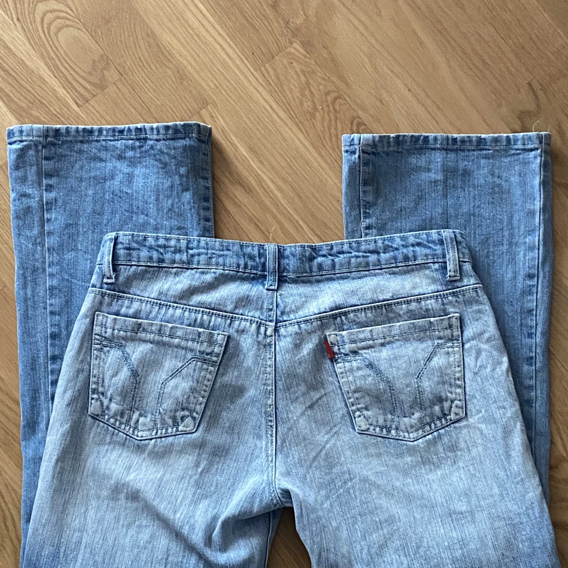 utsvängda jeans  - 90