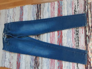 Levi's jeans  - Säljer ett par jeans i mycket gott skick. 