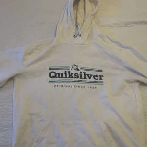 Quiksilver hoodie - Vit tjocktröja i strl L. 