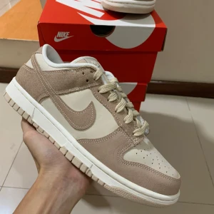 Nike Dunk Low ”Sanddrift” - Helt nya (DS) Storlek 43 Finns i Gbg men kan skicka också 