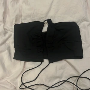 Tubetop med knytning - Super söt sup topp som kan knyta på många olika sätt! Passar bra som halterneck topp❤️