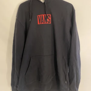Vans hoodie  - Svart Vans hoodie, Använd få tal gånger,köpare står för frakt! 