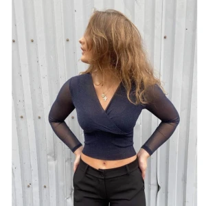 Glitter topp - Mörkblå glittertopp från design by si. Använd en gång!!💞