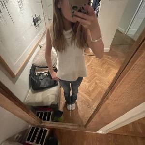 Skit cool tröja - En super fin tröja i storlek S! Vet tyvärr inte röker eftersom jag köpte den secondhand🥰 (köparen står för frakt)