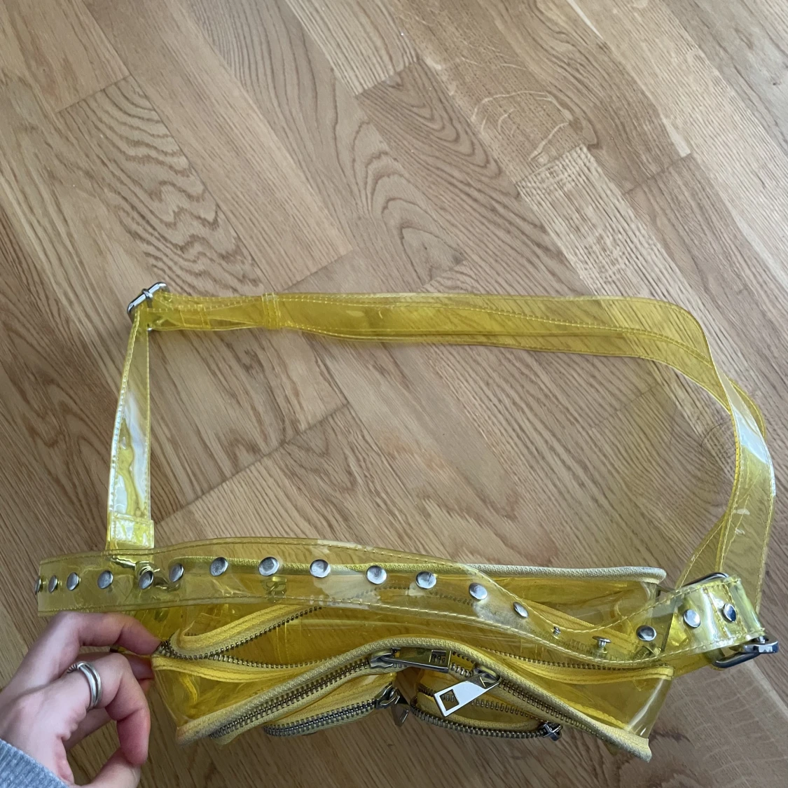 Gul väska från Nunoo - 90