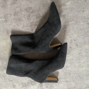 Boots - Super fina tygaktiga boots, för små för mig så säljer här på Plick🌸 Det står att storleken är 41 men de är mer som 39-40