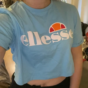 Ellesse magtröja - Magtröja från ellesse i en fin ljusblå färg! Använd någon enstaka gång 