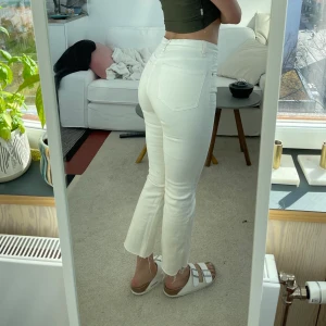 Helt nya jeans från Zara - Helt nya cropped jeans från zara! Jag är 165😊