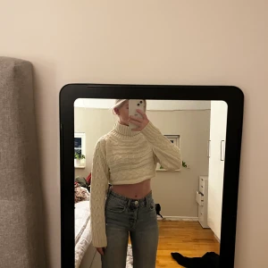 Stickad polo - Säljer en stickad, croppad polo tröja.