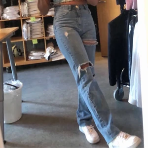 Jeans från Missguided - Skitsnygga jeans från Missguided (köpta från Nelly) i storlek 36. En av mina favoriter men har tyvärr blivit för små. Pris 220kr ink frakt
