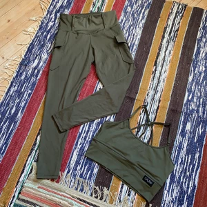 Gavelo träningsset - Gavelo Cargo Leggings Military Green & Cargo Top Military Green. I fint skick, bältes saknas dock. För fler bilder eller mått kontakta mig. Allt är i storlek L. Frakten är spårbar med PostNord 🌟
