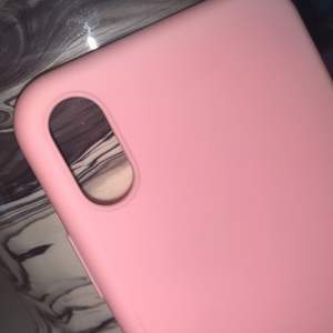 Ett jätte fint rosa mobil skal som tyvärr är lite för stort för min mobil  så säljer det för ett bra pris iPhone XS pro max 💕