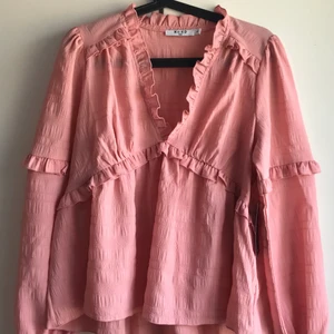 Blus från nakd - Denna blus från nakd är i strl 38<3